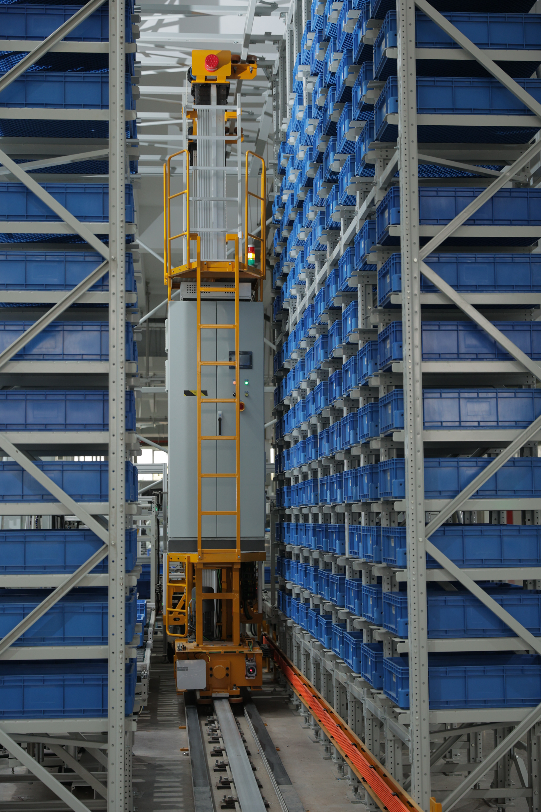 intelligent-warehousing-and-logistics.jpg